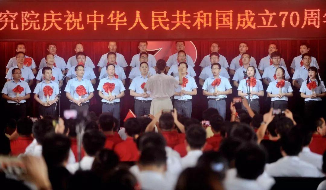 女孩清洁音乐室